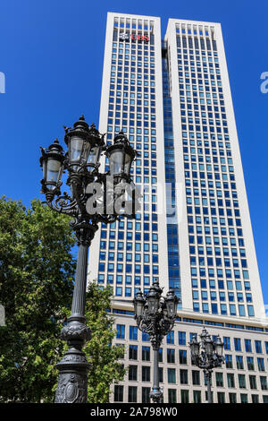 Opernturm, Opera Tower Gebäude, UBS Bank Tower und Umgebung, Frankfurt am Main, Deutschland Stockfoto