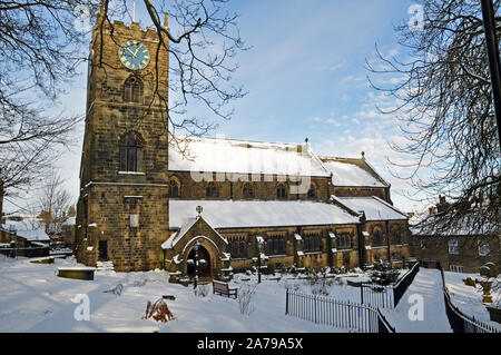 St Michael und alle Engel', Haworth, im Schnee. Stockfoto