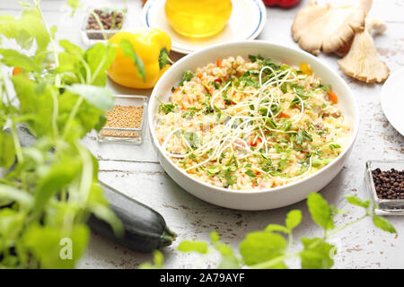 Risotto mit Lauch, Zucchini, Oyster mushroom und Karotte Stockfoto