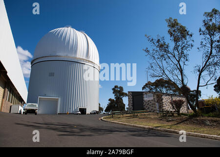 Anglo Australian Telescope (AAT) in Siding Spring Observatorium - Mt Woorut in der Nähe von Coonabarabran, New South Wales, Australien Stockfoto