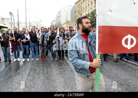 Athen, Griechenland. 31 Okt, 2019. Studenten shout Slogans auf einer Kundgebung in der Innenstadt von Athen. Die Studenten protestierten gegen die Reformen des Bildungssystems durch die neue konservative Regierung. (Bild: © aristidis VafeiadakisZUMA Draht) Credit: ZUMA Press, Inc./Alamy leben Nachrichten Stockfoto