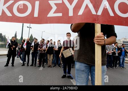 Athen, Griechenland. 31 Okt, 2019. Studenten shout Slogans auf einer Kundgebung in der Innenstadt von Athen. Die Studenten protestierten gegen die Reformen des Bildungssystems durch die neue konservative Regierung. (Bild: © aristidis VafeiadakisZUMA Draht) Credit: ZUMA Press, Inc./Alamy leben Nachrichten Stockfoto