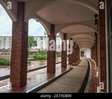 Da Nang, Vietnam - 31.Oktober 2019. Ziegelarchitektur mit Lobby und Kuppel des Luxus Resort in Da Nang, Vietnam. Stockfoto