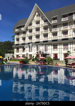 Dalat, Vietnam - 27.Oktober 2019. Swiss-Bel Resort Tuyen Lam in Dalat, Vietnam. Da Lat ist ein beliebtes Touristenziel, liegt 1500 m über dem Meeresspiegel. Stockfoto