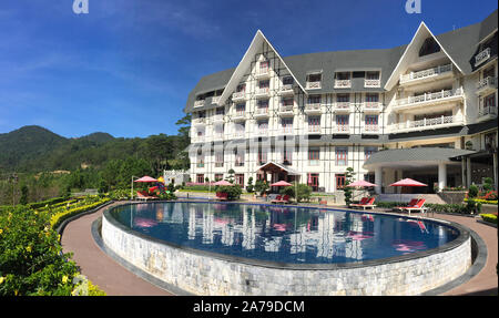 Dalat, Vietnam - 27.Oktober 2019. Swiss-Bel Resort Tuyen Lam in Dalat, Vietnam. Da Lat ist ein beliebtes Touristenziel, liegt 1500 m über dem Meeresspiegel. Stockfoto