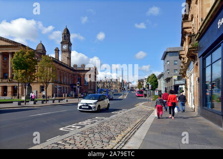 Blick aus Gaze Straße von Paisley Rathaus und Stadtzentrum in Renfrewshire, Schottland Stockfoto