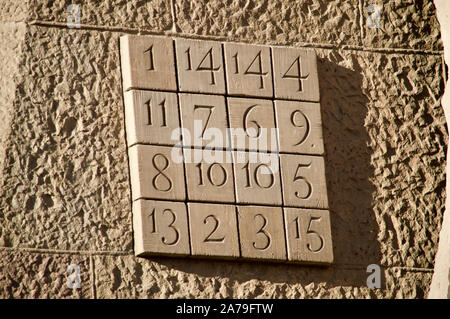 Ein magisches Quadrat auf die Leidenschaft Fassade von La Sagrada Familia in Barcelona, Spanien Stockfoto