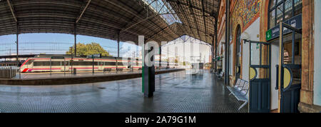 Jerez de la Frontera, Cadiz, Spanien - 23. Juni 2019: Blick auf den Bahnhof von Jerez de la Frontera, Cadiz, Spanien Stockfoto