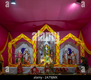 Sarbojanin Puja Samiti, C-Pocket, Sarita Vihar, New Delhi, Indien, DT-07 Oct 2019. Eine Ansicht von Durga Puja Pandal Idiol In Stockfoto