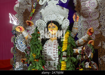 Sarbojanin Puja Samiti, C-Pocket, Sarita Vihar, New Delhi, Indien, DT-07 Oct 2019. Eine Ansicht von Durga Puja Pandal Idiol In Stockfoto