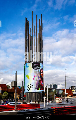 Digitale Medien Wrap-around-Anzeige in Yagan Square, Perth, Australien am 23. Oktober 2019 Stockfoto