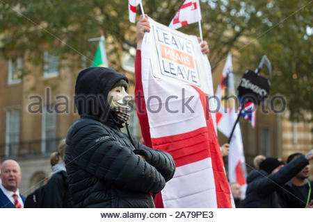 London, Großbritannien. 31 Okt, 2019. Lassen Sie eine Mans verlassen. März hat in Westminster aus Protest an den Ausfall Brexit zu liefern. Es wasa starker Polizeipräsenz an den Protest und die Verhaftungen wurden vorgenommen. Credit: Clearpix/Alamy leben Nachrichten Stockfoto