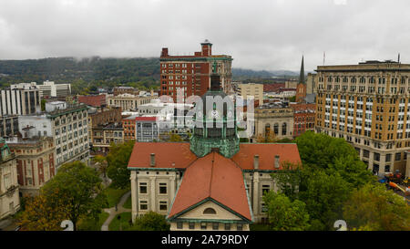 Regen Wolken darked die Landschaft in Upstate New York in Binghamton Stockfoto