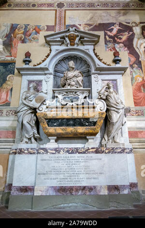 Florenz, Toskana/Italien - 19. Oktober: Grab von Galileo Galilei in der Kirche Santa Croce in Florenz am 19. Oktober 2019 Stockfoto