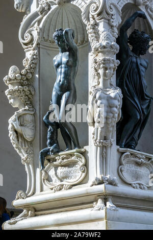 Florenz, Toskana/Italien - 19. OKTOBER: vom Sockel der Statue des Perseus mit dem Haupt der Medusa in Florenz am 19. Oktober 2019 Detail Stockfoto