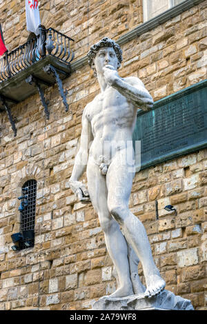 Florenz, Toskana/Italien - 19. Oktober: Statue des David von Michelangelo auf der Piazza della Signoria direkt vor dem Palazzo Vecchio in Florenz am 19. Oktober 2019 Stockfoto