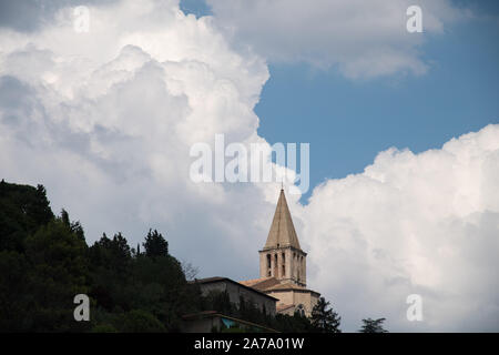 Der Gotik und der Renaissance Chiesa di San Fortunato (Kirche San Fortunato) im historischen Zentrum von Todi, Umbrien, Italien. 22. August 2019 © wojciech Strozy Stockfoto