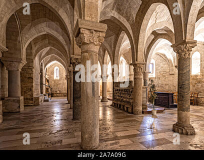 Italia Marche Osimo Kathedrale San Leopardo Cripta sarcofago centrale Tomba SS: Martiri Osimani: Dioclezio, Sisinio, Fiorenzo e Massimo | Italien Marche Osimo Kathedrale San Leopardo Crypt zentrale sarkophag Tomba SS: Märtyrer Osimani: Diokletian, Sisinius, Fiorenzo und Massimo Stockfoto