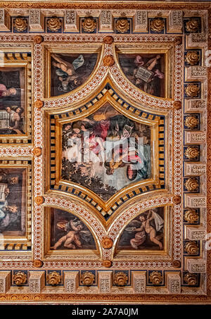 Italia Marche Osimo Battistero San Giovanni Battista il Soffitto | Italien Marche Osimo Baptisterium San Giovanni Battista an der Decke Stockfoto