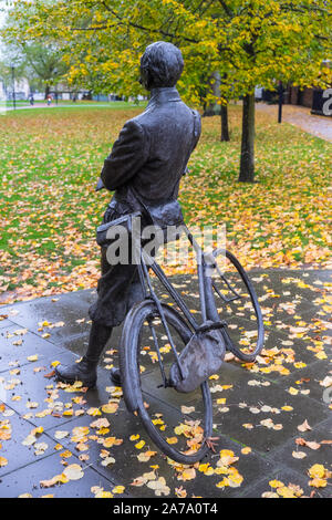 Edward Elgar, Statue, Kathedrale, Grün, Hereford, Kathedrale, Grafschaft, Stadt, in, England, Englisch, in der Nähe von, Wales, Welsh, Grenze, Herefordshire, UK, Großbritannien, Britische Stockfoto