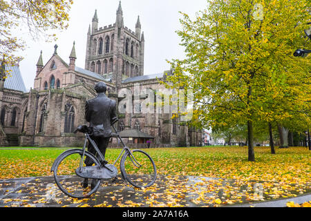 Edward Elgar, Statue, Kathedrale, Grün, Hereford, Kathedrale, Grafschaft, Stadt, in, England, Englisch, in der Nähe von, Wales, Welsh, Grenze, Herefordshire, UK, Großbritannien, Britische Stockfoto