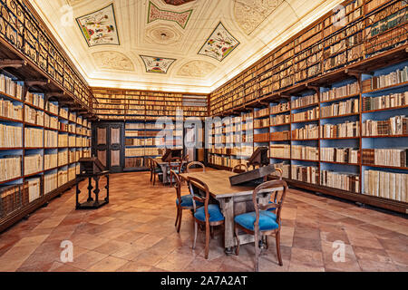 Italia Marche Osimo Palazzo Campana Biblioteca Storica | Italien Marche Osimo Campana Palace historisches Archiv und Bibliothek Stockfoto