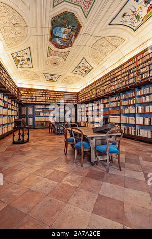 Italia Marche Osimo Palazzo Campana Biblioteca Storica | Italien Marche Osimo Campana Palace historisches Archiv und Bibliothek Stockfoto