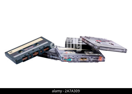 Alte Kassetten in einen Heap auf weißem Hintergrund Stockfoto