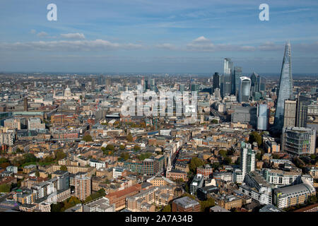 Die City von London und der SHARD als von Bermondsey und South London gesehen Stockfoto