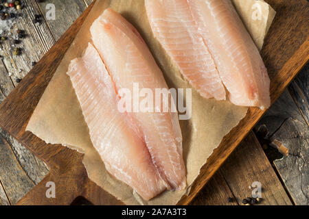 Rohweiß Bio Tilapia-fisch bereit zu Kochen Stockfoto
