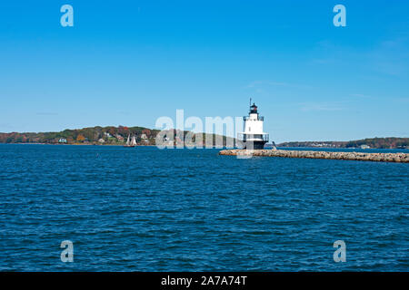 Zündkerze Typ schwarz und weiß Leuchtturm auf einer langen felsigen Untiefe im nördlichen Teil von Cape Elizabeth, Maine-01 gelegen Stockfoto