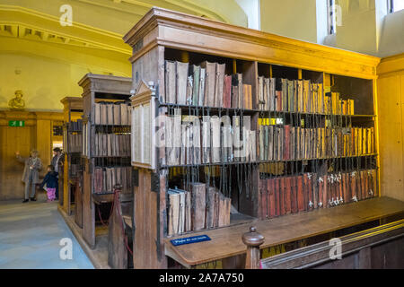 Bücher, in, verkettete Bibliothek, Hereford Cathedral, Hereford, Kathedrale, Grafschaft, Stadt, in, England, Englisch, in der Nähe von, Wales, Welsh, Grenze, Herefordshire, UK, GB, Britische Stockfoto