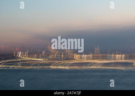 Weichen goldenen Licht, Fotos mit langer Belichtungszeit, abstrakte Wirbel und Wellen auf das Meer im Hintergrund Stockfoto