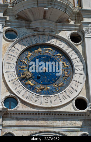 Venedig, Italien: Detail der Clock Tower, St. Markus (Torre dell'Orologio) Stockfoto