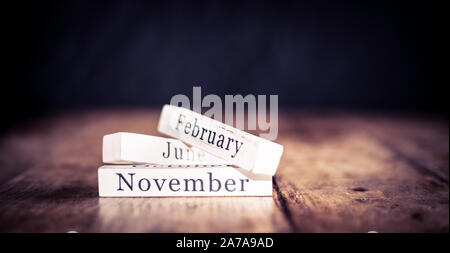 Monaten des Jahres: Januar, Juli und Dezember. Jahreszeiten des Jahres: Winter, Sommer, Herbst Stockfoto
