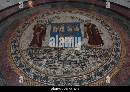 Dublin City Hall Mosaik, Wappen, Motto. Dublin, Irland Stockfoto