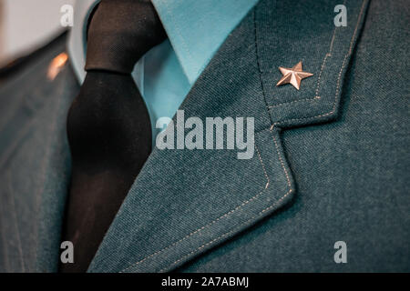 Details der historischen italienischen militärischen Uniformen. Noten und Patches auf hochwertigen Stoffen. Vintage Style Anzüge, europäischen Geschmack für Eleganz. Stockfoto