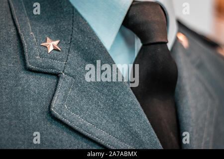 Details der historischen italienischen militärischen Uniformen. Noten und Patches auf hochwertigen Stoffen. Vintage Style Anzüge, europäischen Geschmack für Eleganz. Stockfoto