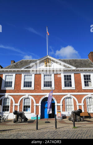 Historische Quay House, der in der kammgarn Industrie für die Speicherung in der 1680 verwendeten s, jetzt Custom House Visitor Centre, auf der Exeter Kai, in Devon, Großbritannien Stockfoto