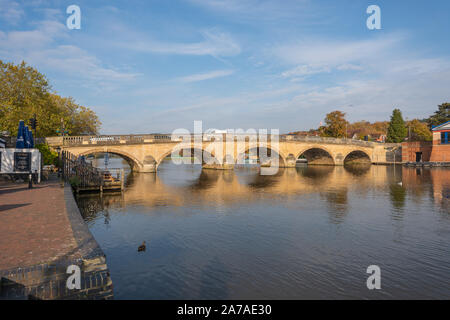 Brücke über den Fluss Themse in Henley-on-Thames, Oxfordshire, England, UK Stockfoto