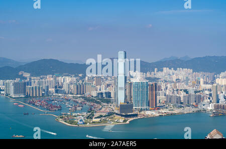 Tagsüber auf die Skyline von West Kowloon vom Gipfel in Hongkong, China Stockfoto