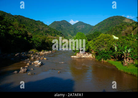 Macaé River bei Arraial do Sana, einem Ort, der Abenteuer und Naturliebhaber anzieht, Rio de Janeiro, Brasilien Stockfoto