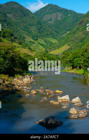 Macaé River bei Arraial do Sana, einem Ort, der Abenteuer und Naturliebhaber anzieht, Rio de Janeiro, Brasilien Stockfoto