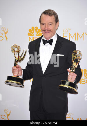 LOS ANGELES, Ca - 25. AUGUST 2014: Bryan Cranston an der 66th Primetime Emmy Awards im Nokia Theatre L.A. Live Downtown Los Angeles. © 2014 Paul Smith/Featureflash Stockfoto