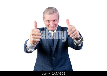 Älterer Mann im Anzug zeigt Daumen hoch. Auf einem weißen Hintergrund. Stockfoto