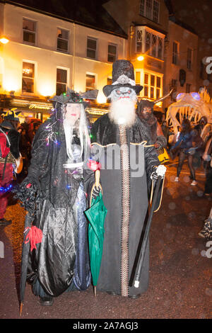 Die Stadt Cork, Cork, Irland. 31. Oktober, 2019. Tausende von Menschen stellte sich heraus, dass die jährliche Drachen von shandon Parade anzeigen zu lassen, wie es macht es durch die Straßen von Cork, die die alten keltischen Fest Samhain markiert. Kredit; David Creedon/Alamy leben Nachrichten Stockfoto