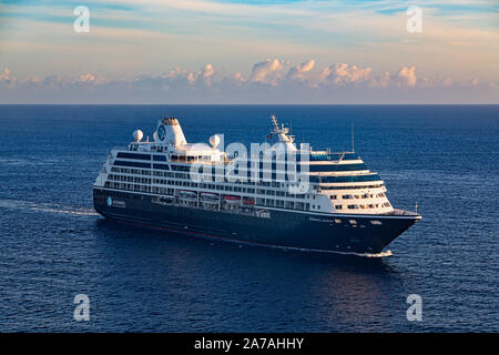 NASSAU, BAHAMAS - Dezember 1, 2018: Im Jahr 2007 eingeführt, Azamara ist ein Premium - Luxury Cruise Line, die mehr Funktion und Übernachtungen in den Häfen, die la Stockfoto