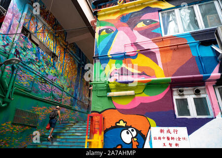 Street Art mit Bruce Lee in der Art Lane im Sai Ying Pun District in Hong Kong, China Stockfoto