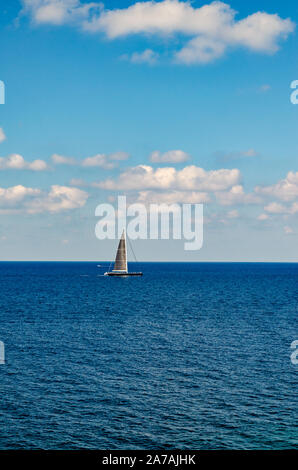 Segeln in der Nähe von Valletta in Malta Stockfoto