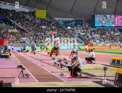 DOHA - Katar OKT 5: Jazmin Säger von Großbritannien & NI konkurrieren im Weitsprung Qualifikation an Tag 9 der 17. IAAF World Athletics Cham Stockfoto